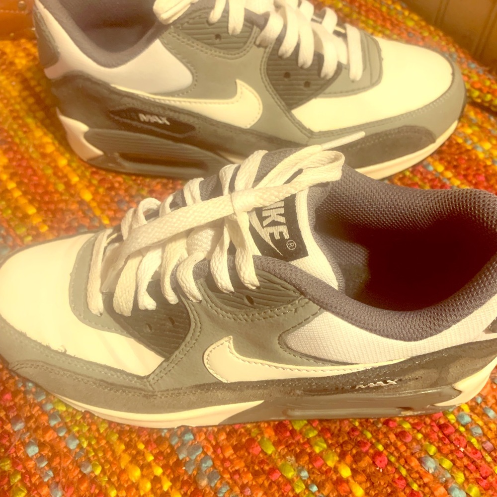 Nike Air Max sz 7 ladies/sz 5Y for boys